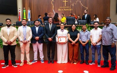 Prefeita de Maués recebe medalha da Ordem do Mérito Legislativo e dedica  honraria ao povo da Capital do Guaraná