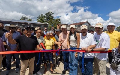 No Careiro da Várzea, deputada Mayra Dias participa da inauguração da estrada do Cambixe
